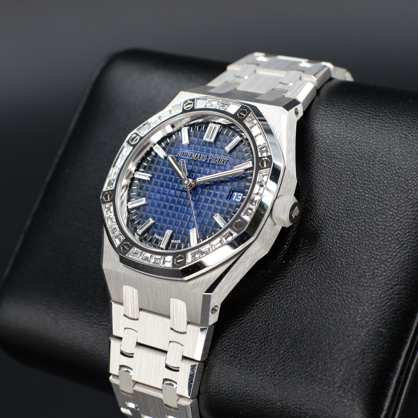 Audemars Piguet Royal Oak Blue Smoke Dial 2023 Complete set - 77451BC.ZZ.1361BC.01