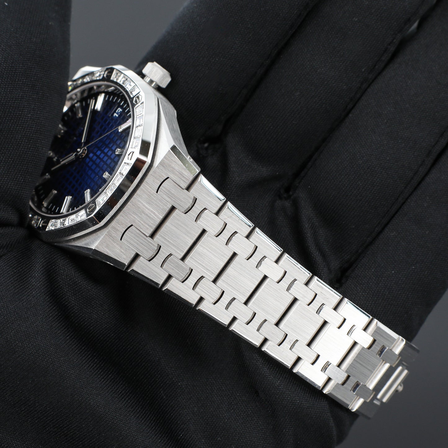 Audemars Piguet Royal Oak Blue Smoke Dial 2023 Complete set - 77451BC.ZZ.1361BC.01