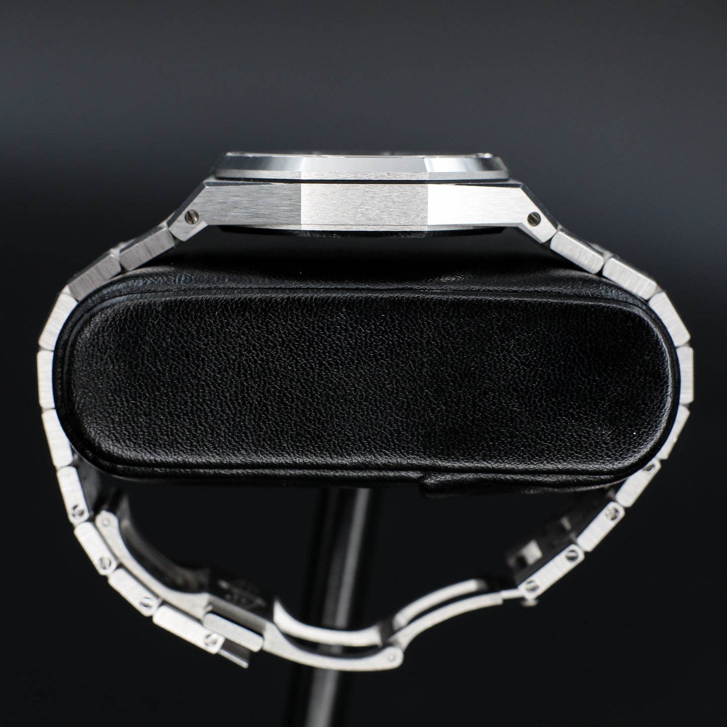 Audemars Piguet Royal Oak Blue Smoke Dial 2023 Complete set - 77451BC.ZZ.1361BC.01