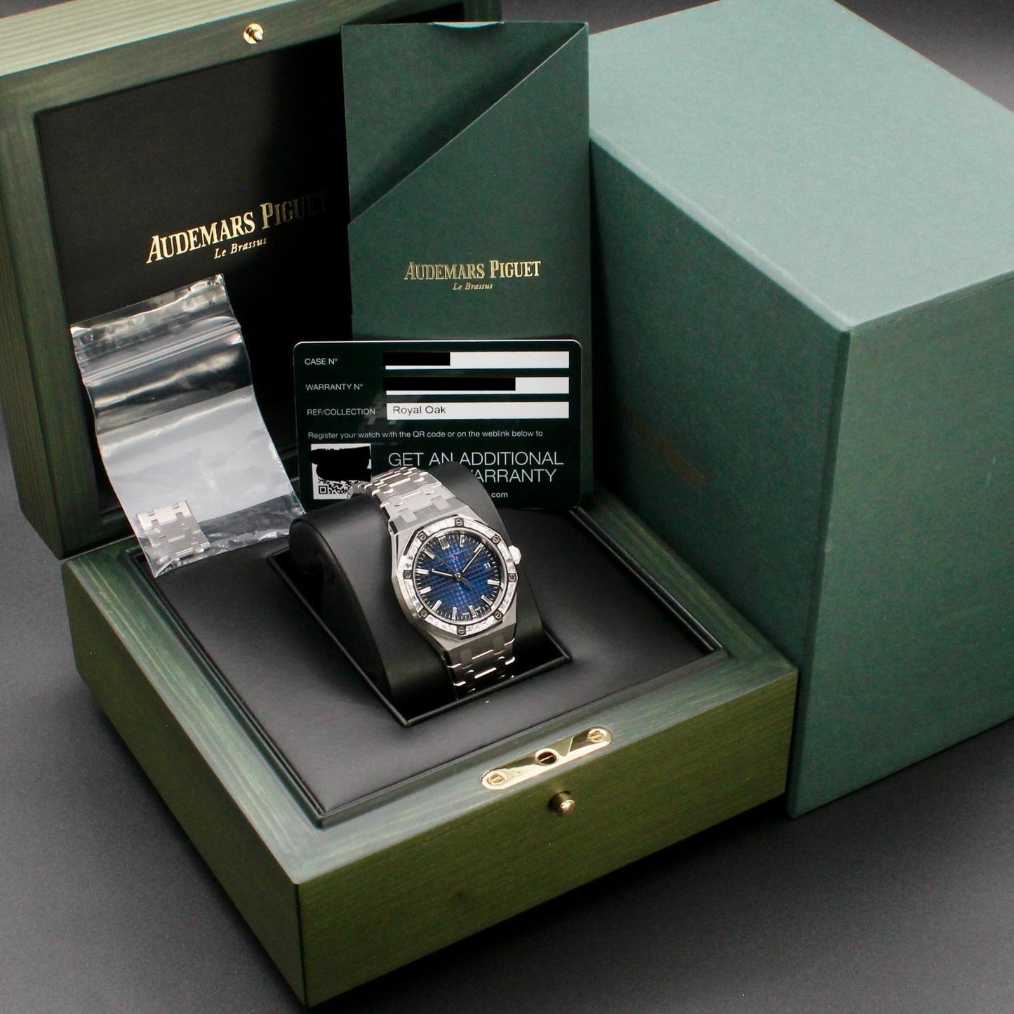 Audemars Piguet Royal Oak Blue Smoke Dial 2023 Complete set - 77451BC.ZZ.1361BC.01
