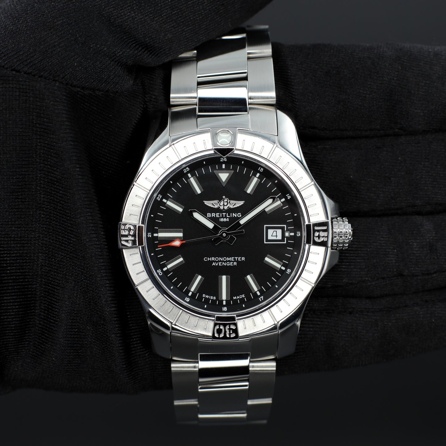 Breitling Avenger 43 Black Dial Complete - A17318