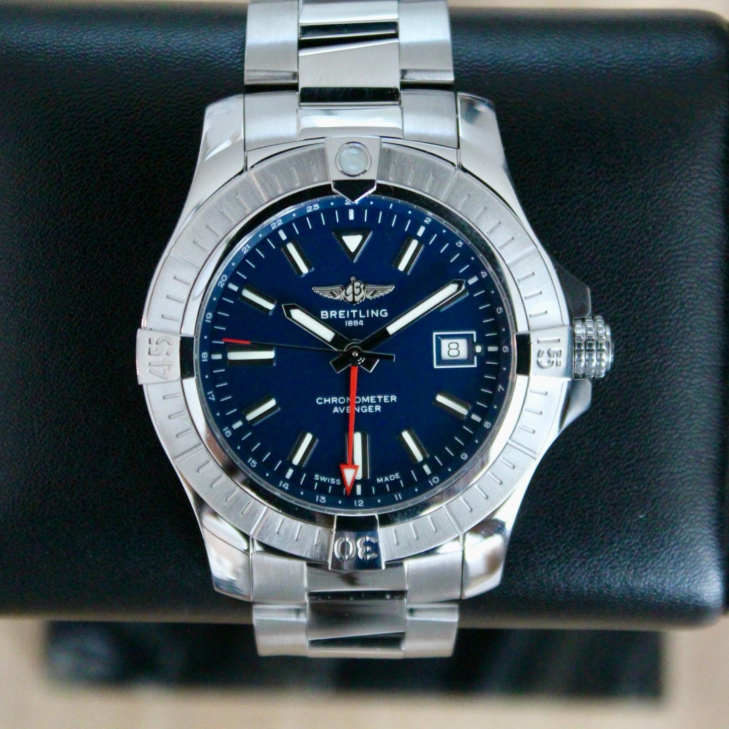 Breitling Avenger GMT 45 - A32395
