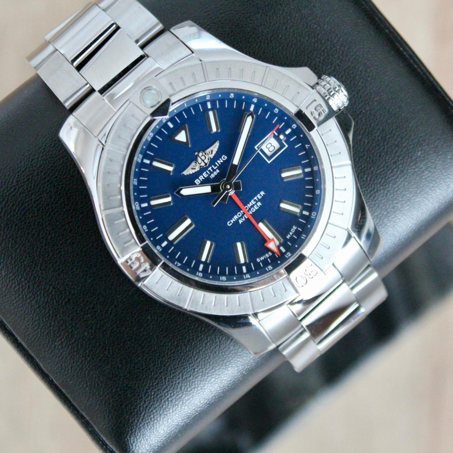 Breitling Avenger GMT 45 - A32395