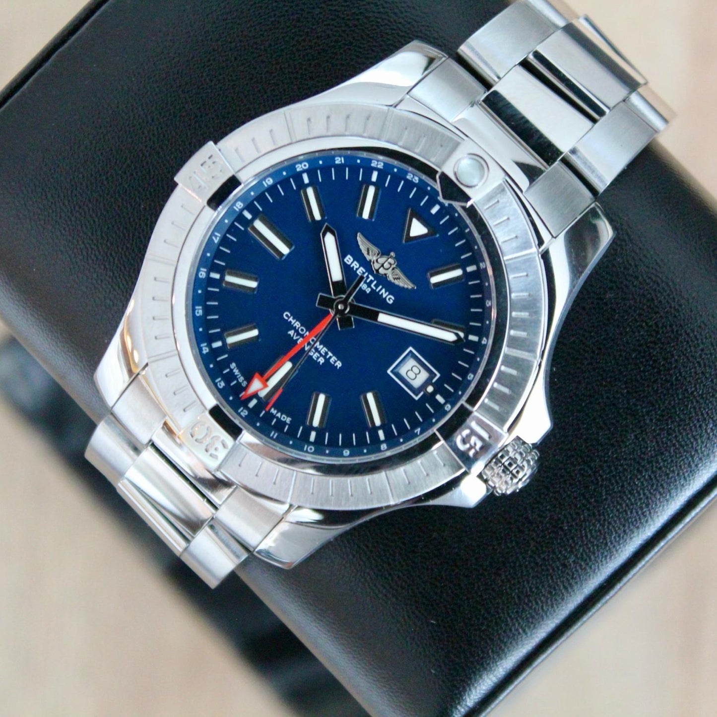 Breitling Avenger GMT 45 - A32395