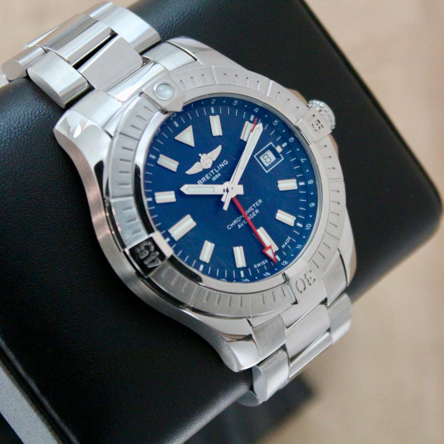 Breitling Avenger GMT 45 - A32395