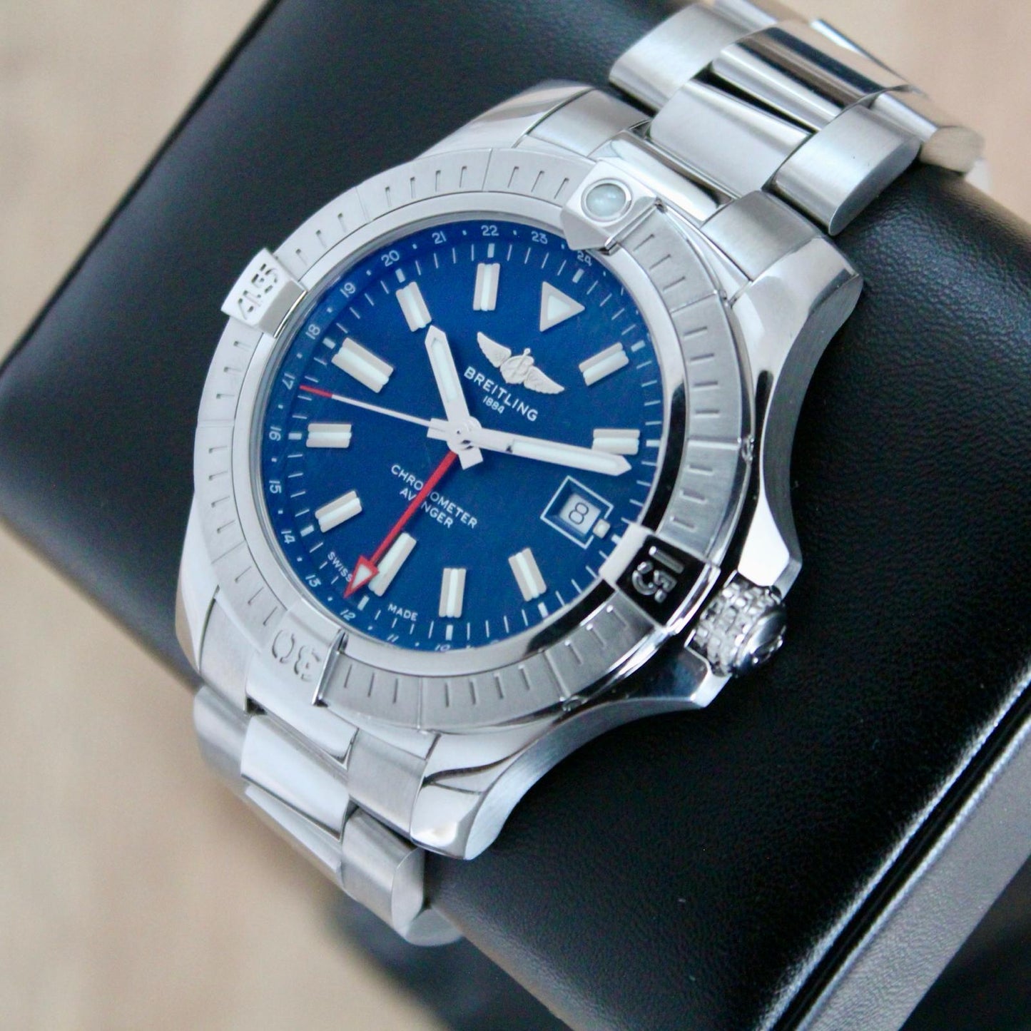 Breitling Avenger GMT 45 - A32395