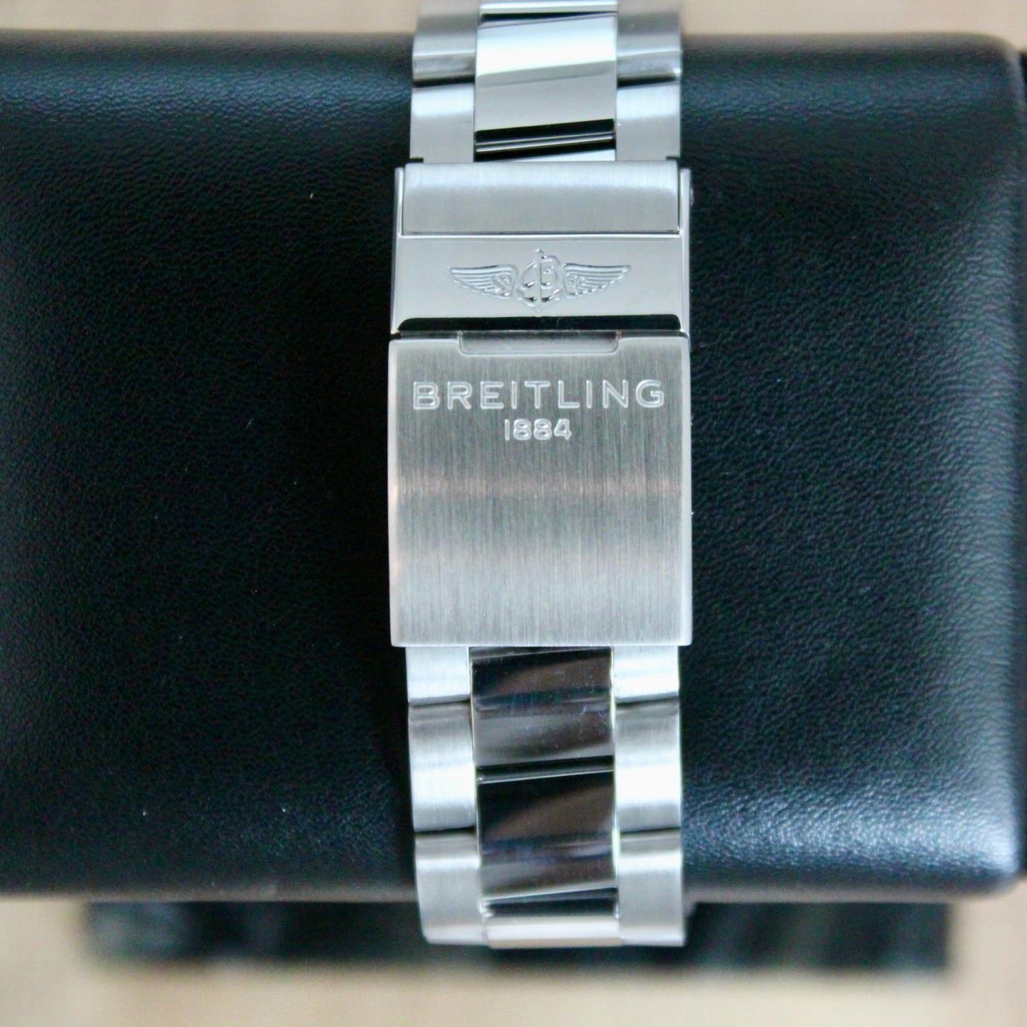 Breitling Avenger GMT 45 - A32395