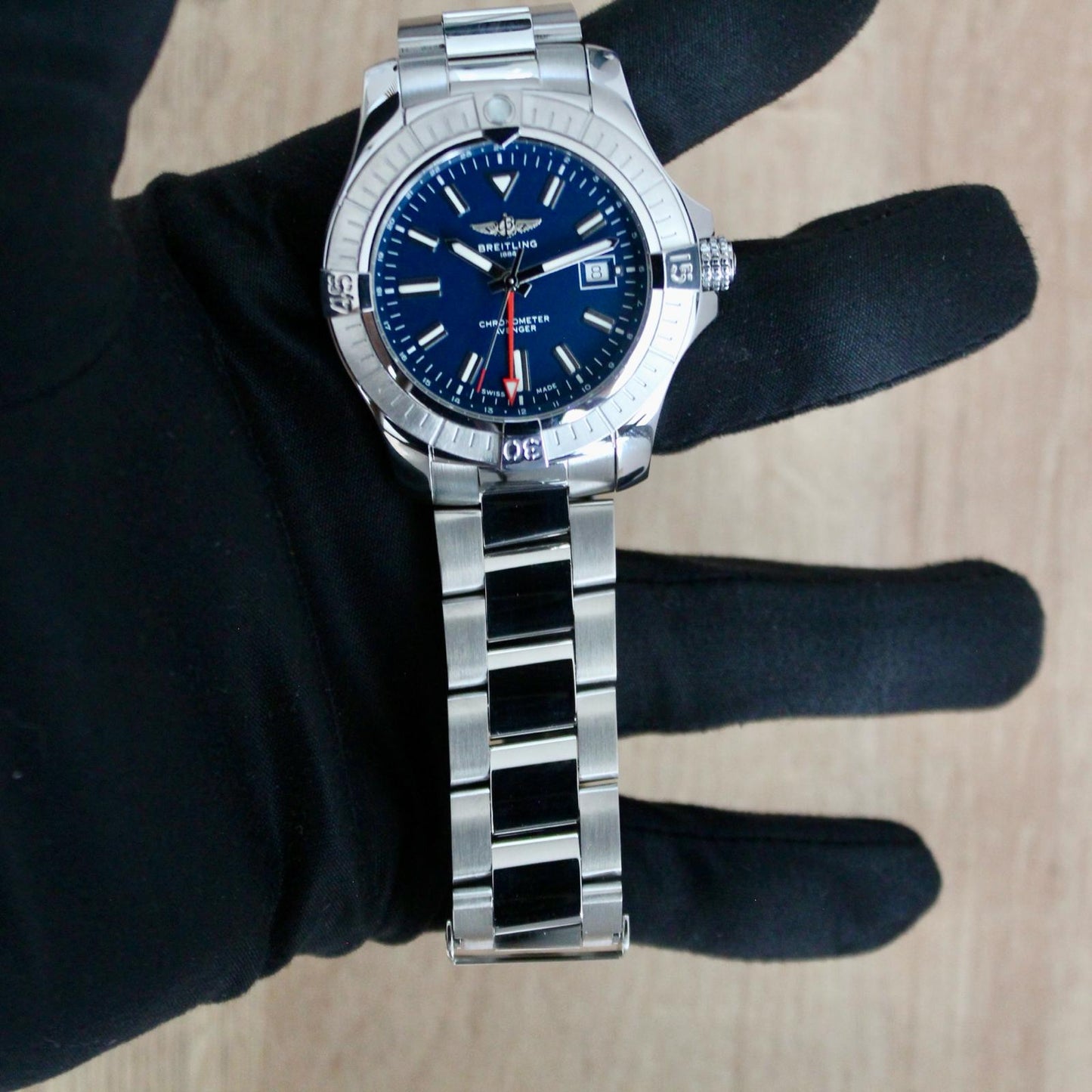 Breitling Avenger GMT 45 - A32395