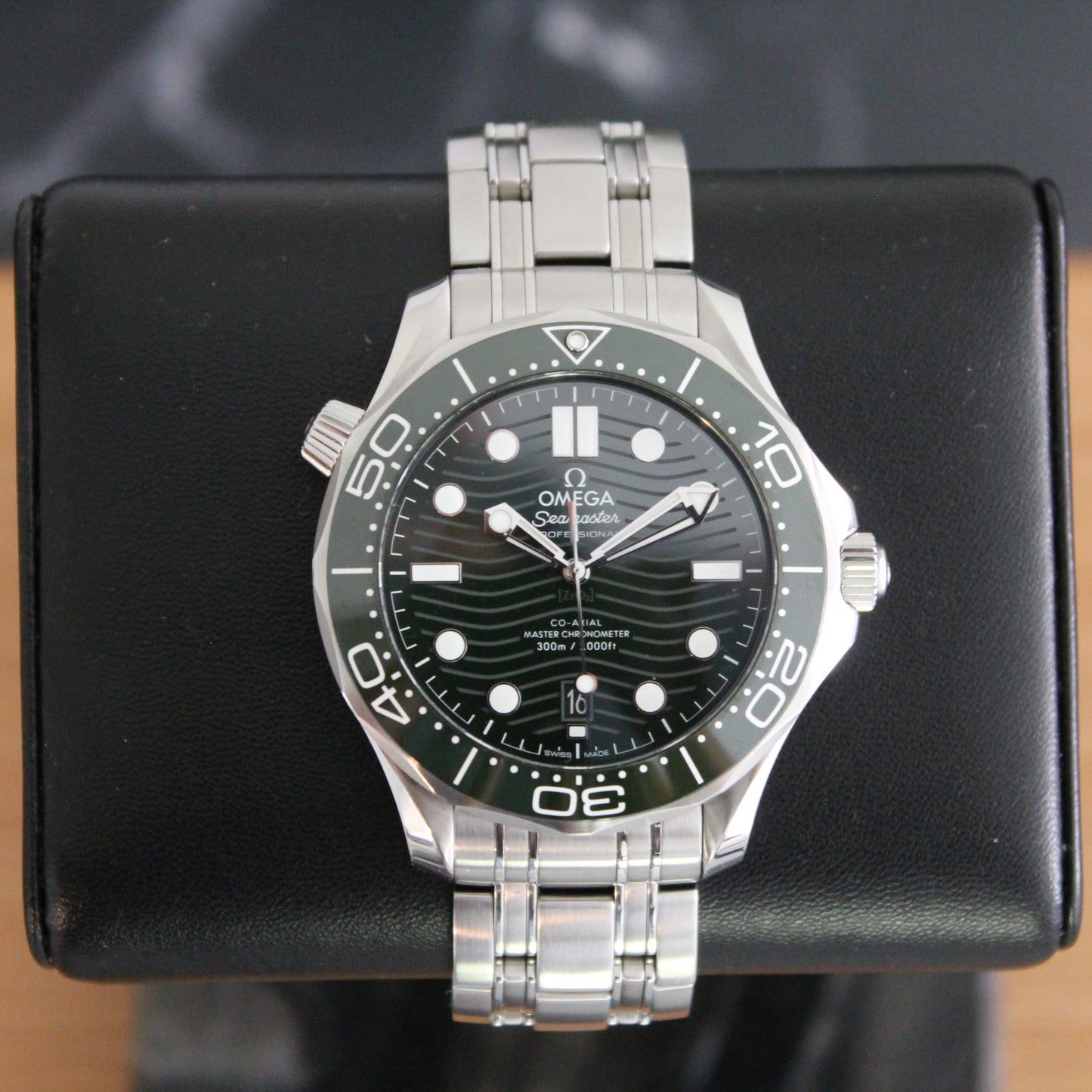 Omega Seamaster 300M Green Bracelet/Rubber - 210.30.42.20.10.001