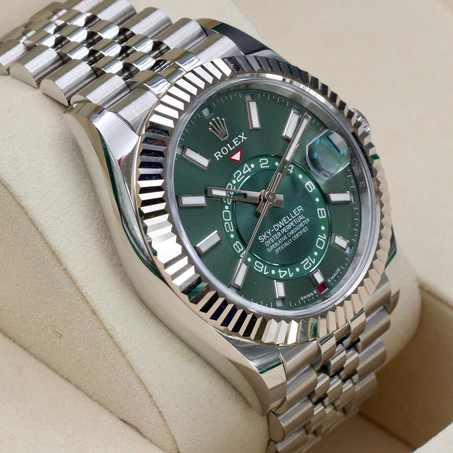 Rolex Skydweller Green Dial Jubilee 2025 Like New 42mm Automatic Complete set - 336934