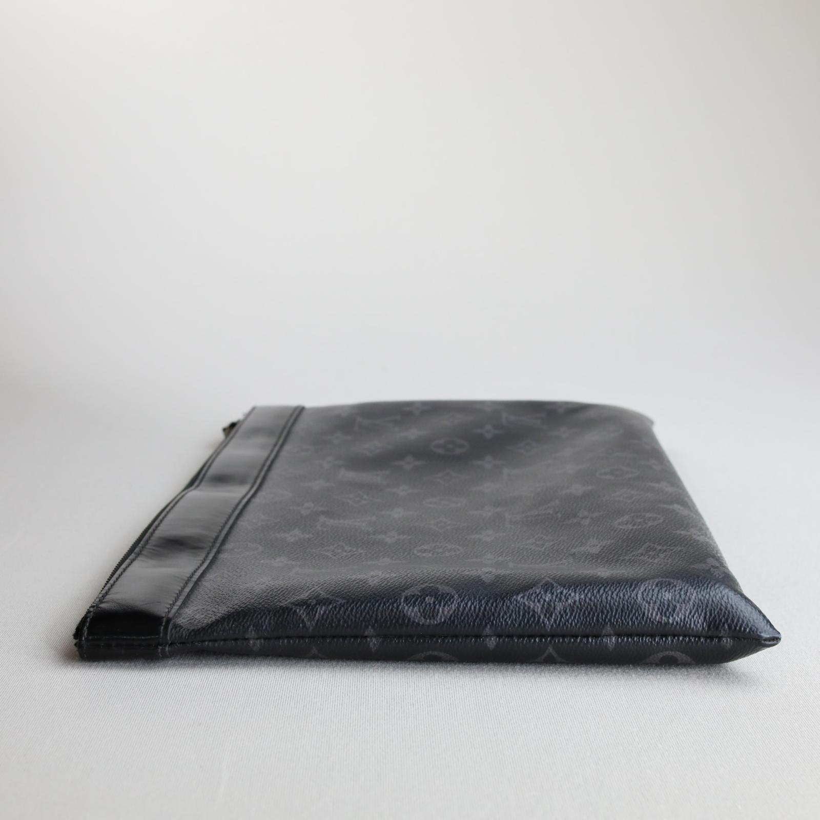 Louis Vuitton Pochette Voyage MM - Monogram Eclipse canvas