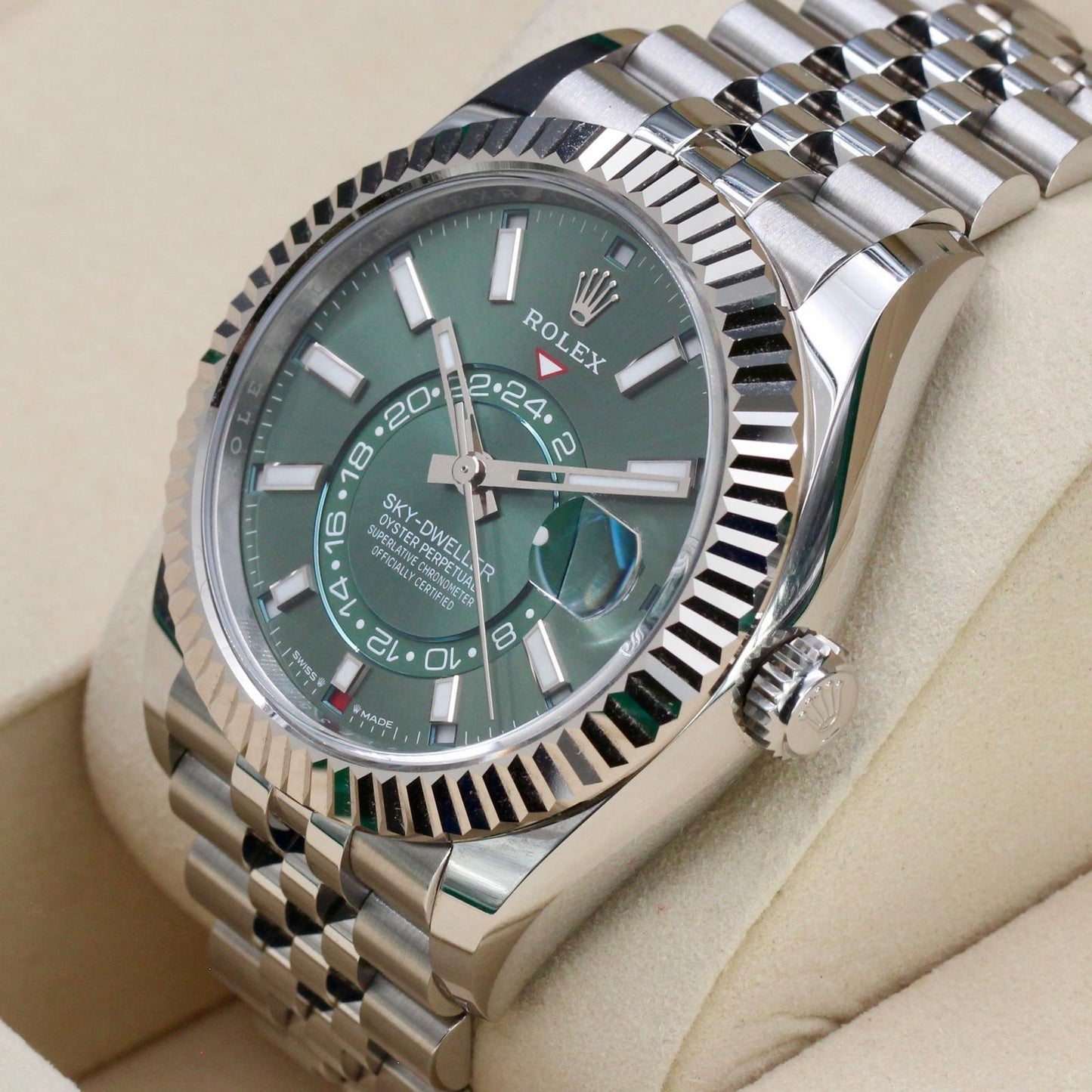 Rolex Skydweller Green Dial Jubilee 2025 Like New 42mm Automatic Complete set - 336934