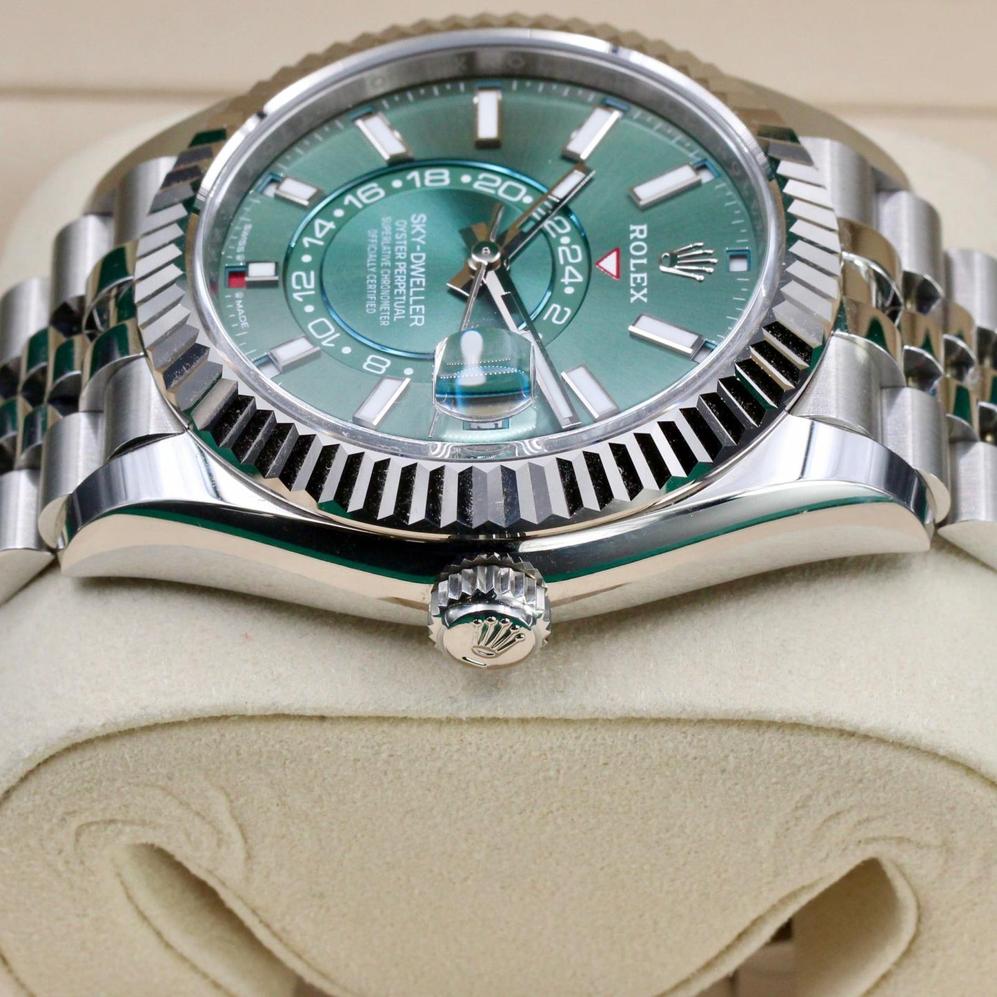 Rolex Skydweller Green Dial Jubilee 2025 Like New 42mm Automatic Complete set - 336934