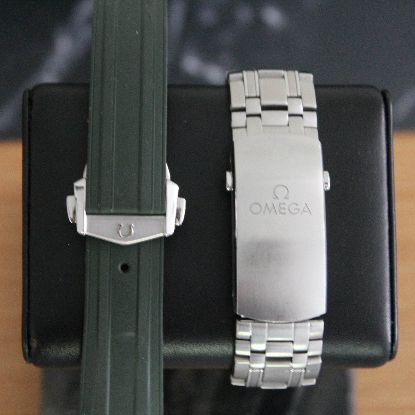 Omega Seamaster 300M Green Bracelet/Rubber - 210.30.42.20.10.001