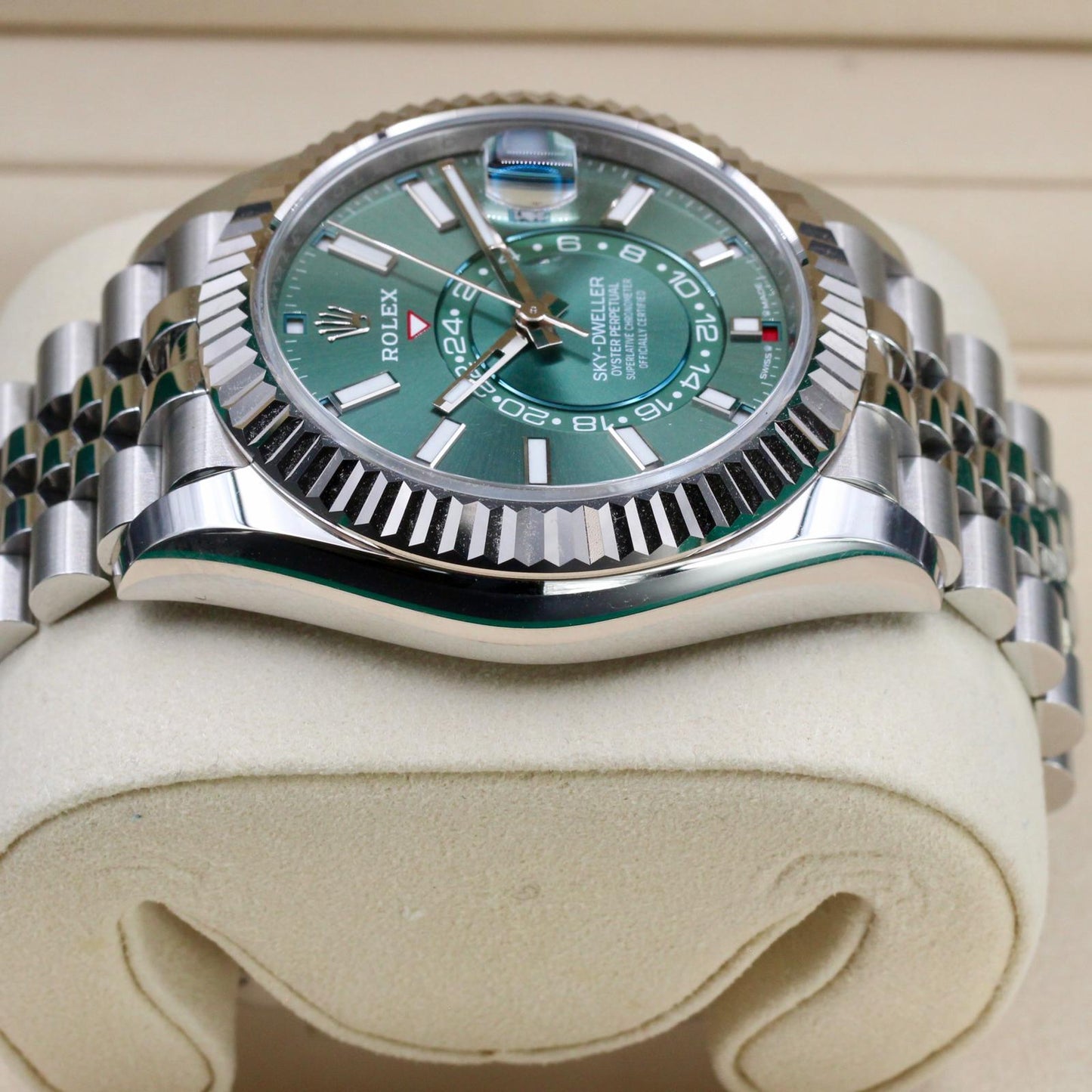 Rolex Skydweller Green Dial Jubilee 2025 Like New 42mm Automatic Complete set - 336934