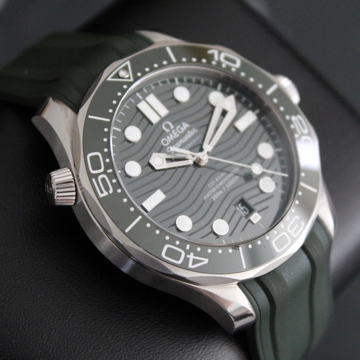 Omega Seamaster 300M Green Bracelet/Rubber - 210.30.42.20.10.001