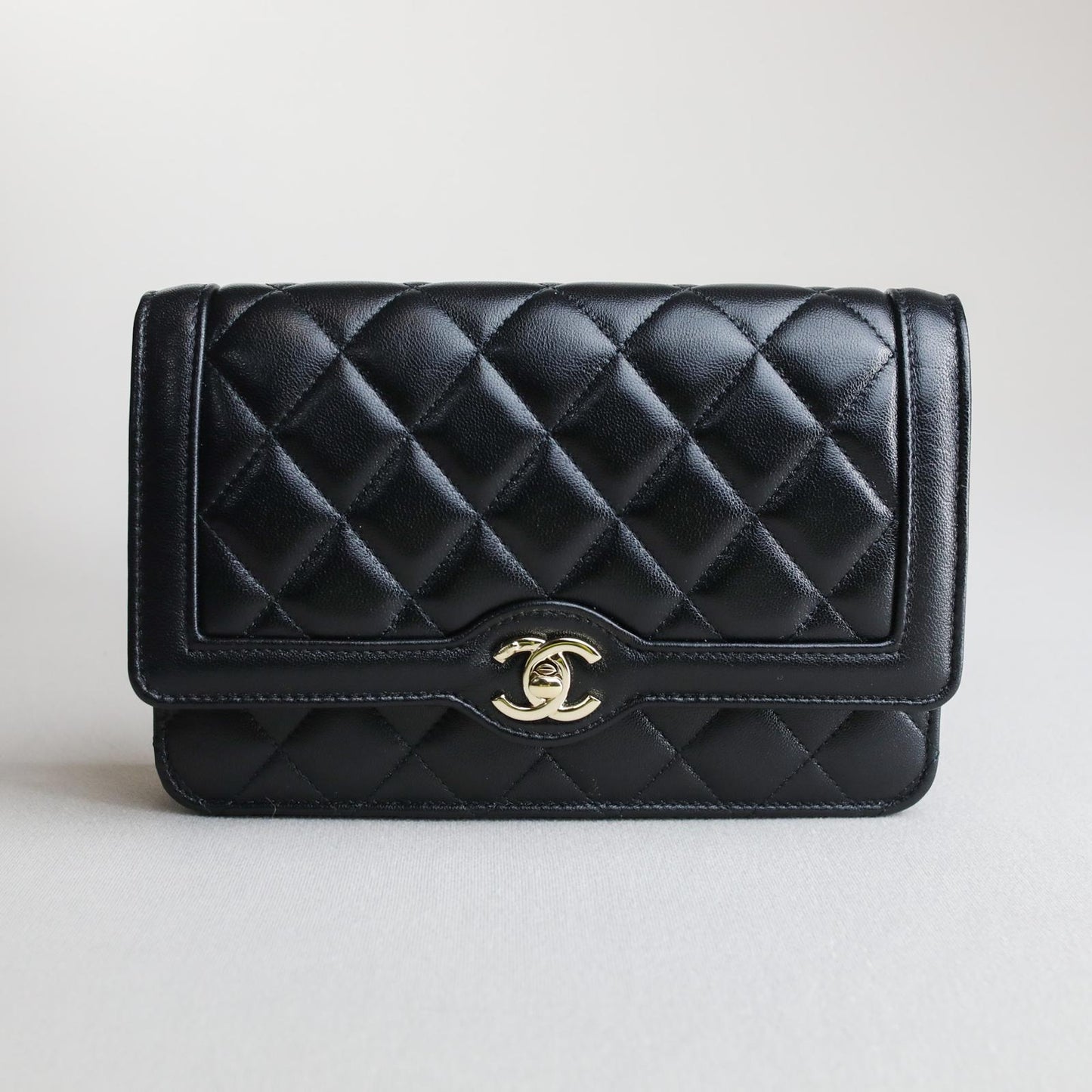 Chanel 24B Wallet on Chain (WOC) – Grained Calfskin & Champagne Gold Hardware