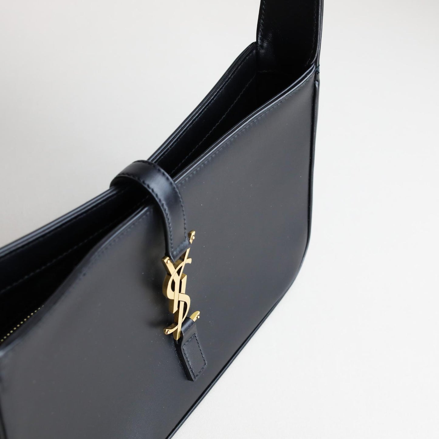 YSL Le 5 À 7 Shoulder Bag - Regular