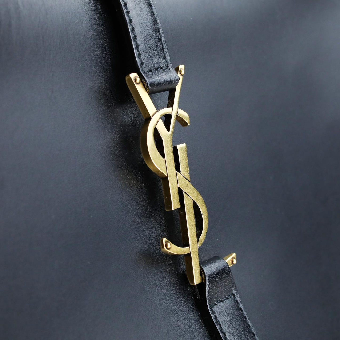 YSL Le 5 À 7 Shoulder Bag - Regular