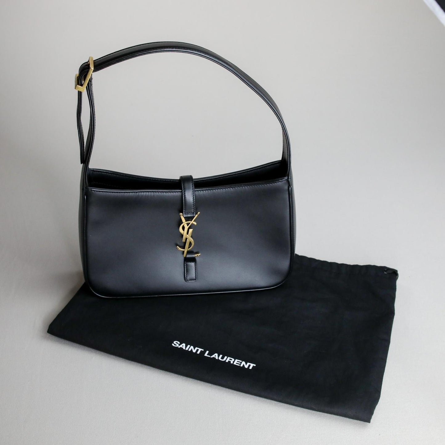 YSL Le 5 À 7 Shoulder Bag - Regular