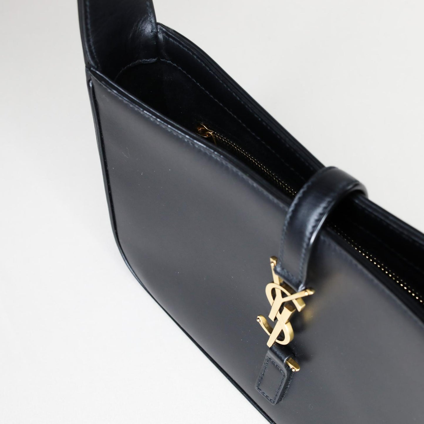 YSL Le 5 À 7 Shoulder Bag - Regular